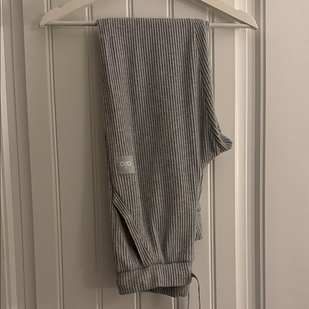 ALO Yoga grey Ribbed sweatpants